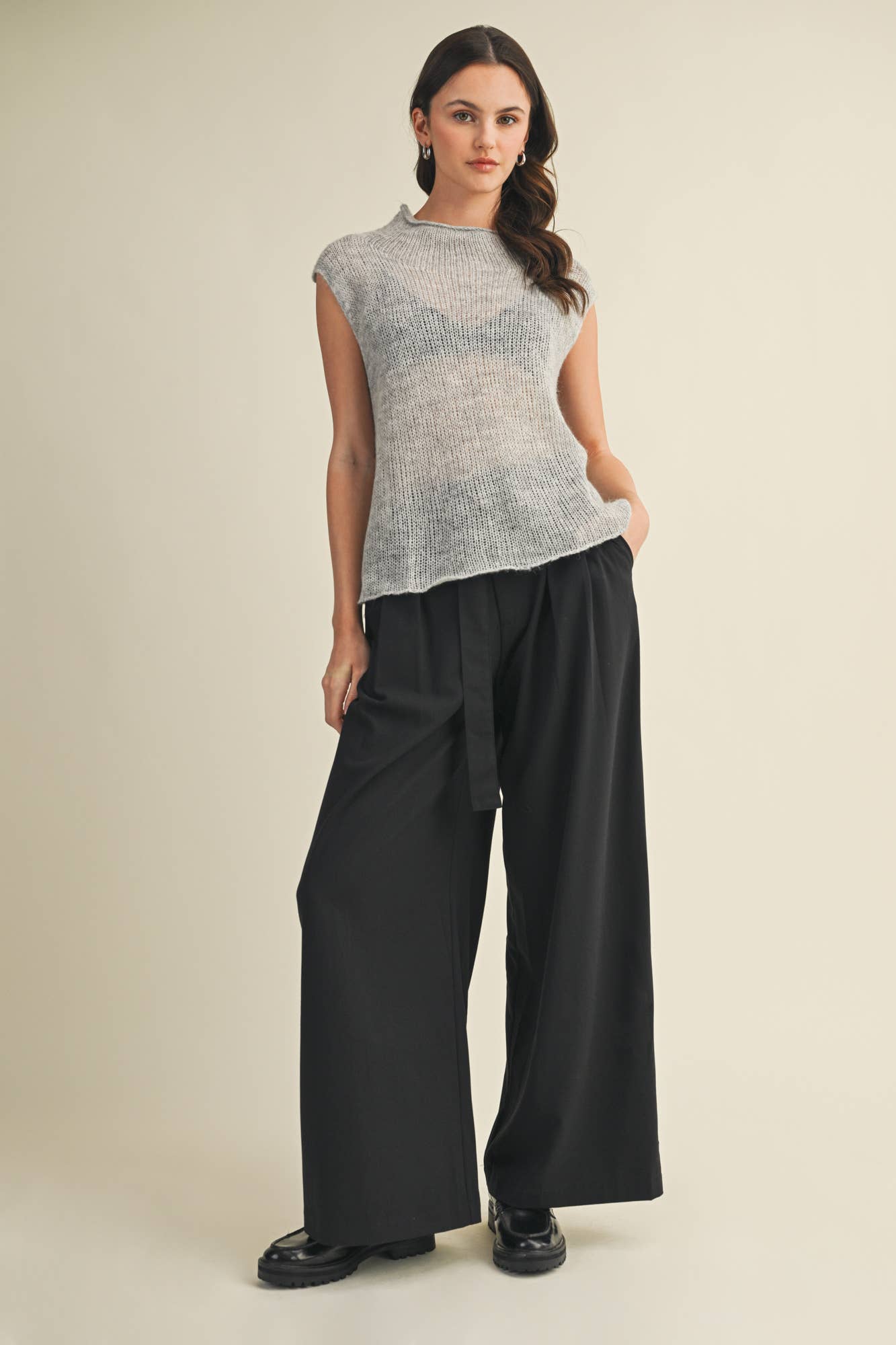 HIGH NECK SLEEVELESS SWEATER TOP