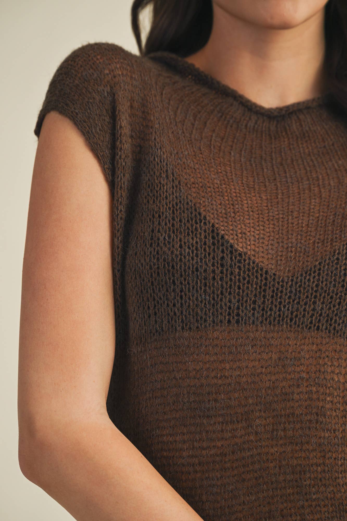 HIGH NECK SLEEVELESS SWEATER TOP