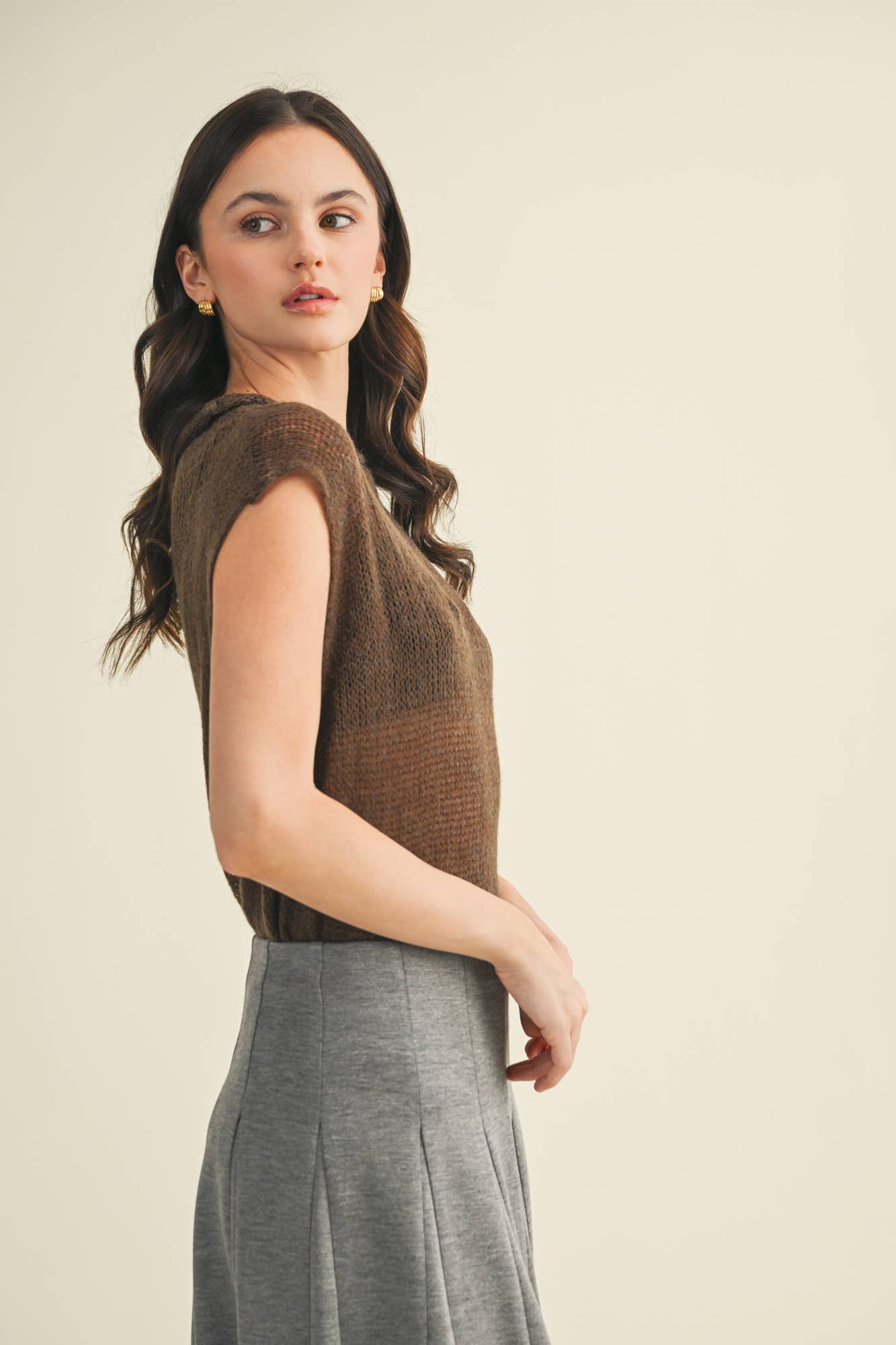 HIGH NECK SLEEVELESS SWEATER TOP