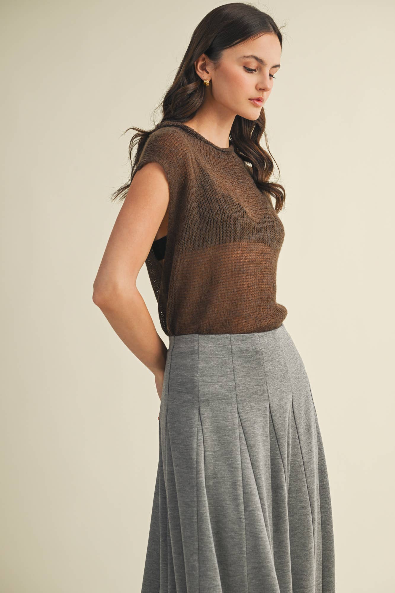 HIGH NECK SLEEVELESS SWEATER TOP