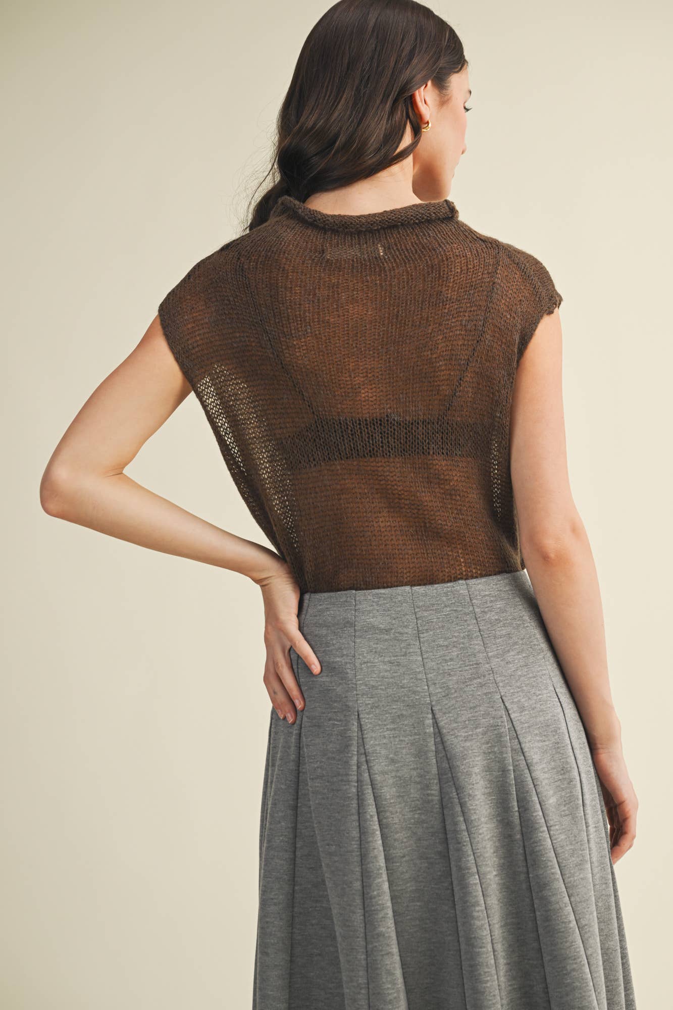 HIGH NECK SLEEVELESS SWEATER TOP