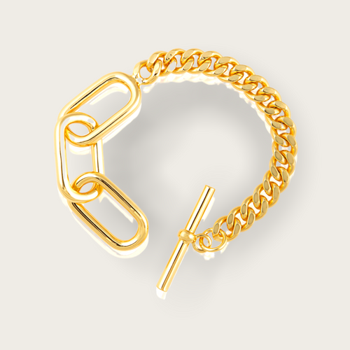 A gold chain bracelet featuring an adjustable clasp. 