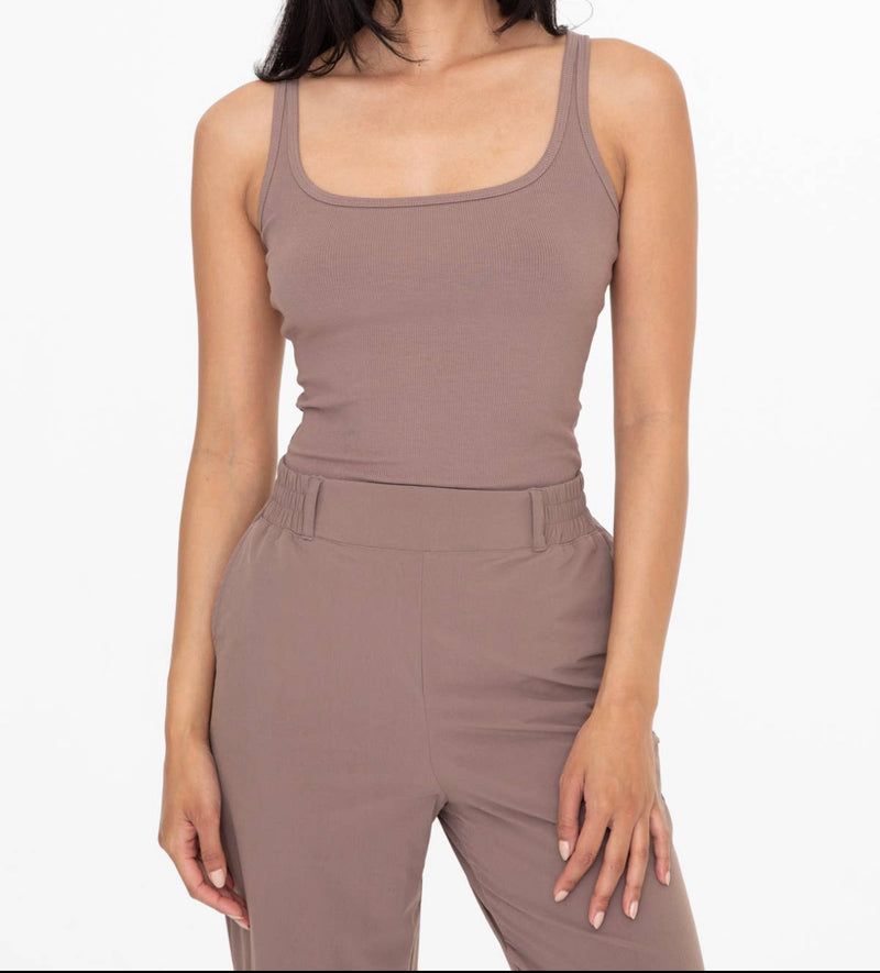 A dark nude tank top in a cotton ribbed fabric and square neck.