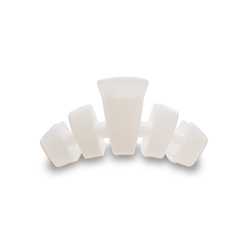 A large classic claw clip in the color white.